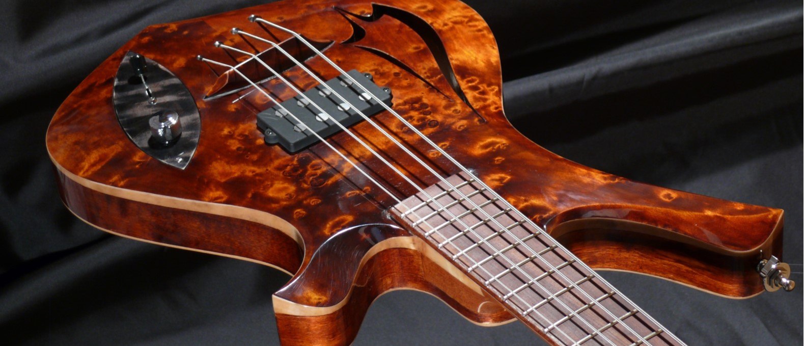 From electric bass made from handpicked tonewoods ..., © Florian Hellweg