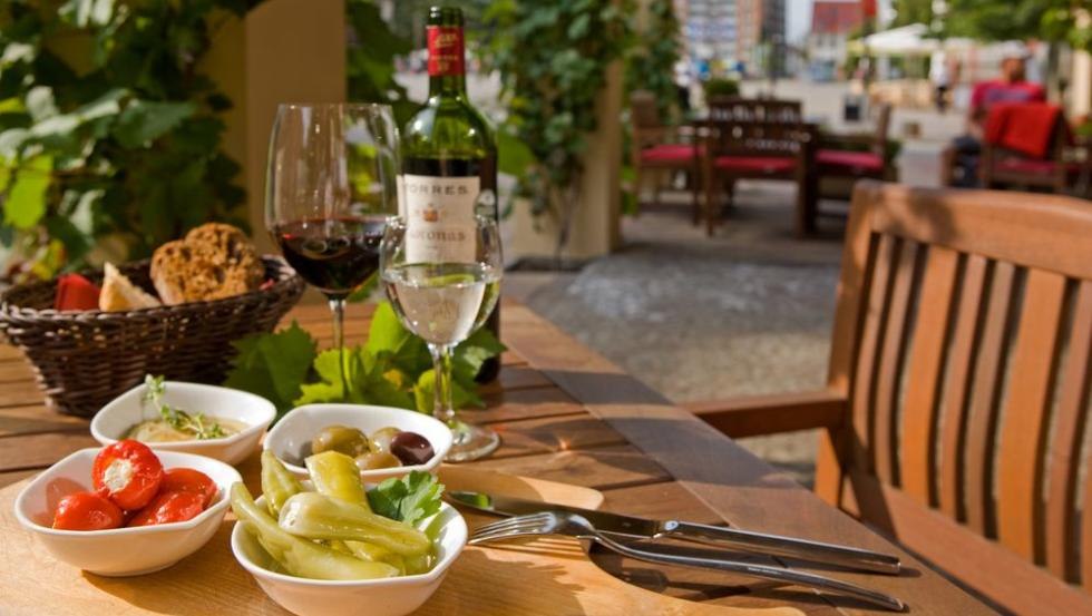 Tapas selection on the summer terrace, © Weinwirtschaft Rostock