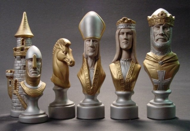 Cast chess pieces to design yourself, © Peter Ramsch