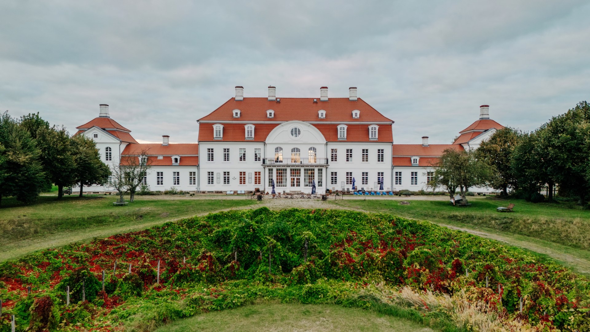 Mecklenburg's last baroque palace is not only a hotel, but also a backdrop for top-class cultural events, © TMV/Petermann