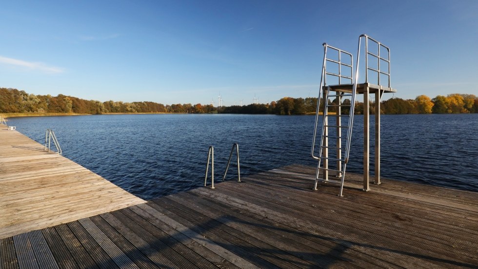 Broock lido - jetty with diving tower, © TMV/Gohlke