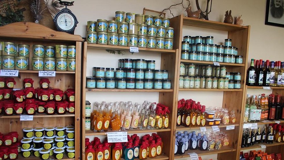 Our farm store carries many products., © SaBö-Hof