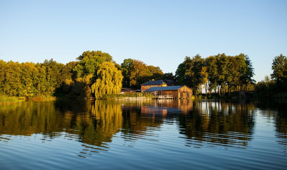 On the way with the fisherman on the Schaalsee., © TMV/Kirchgessner