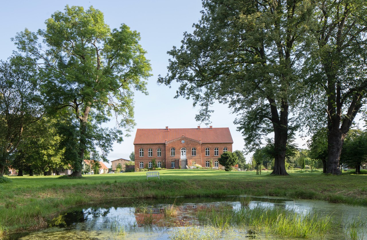 Hessenburg manor house park view, © Gutshaus Hessenburg / Philipp Obkircher