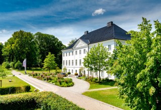 Exterior view of the manor house, © Schlossgut Gross Schwansee