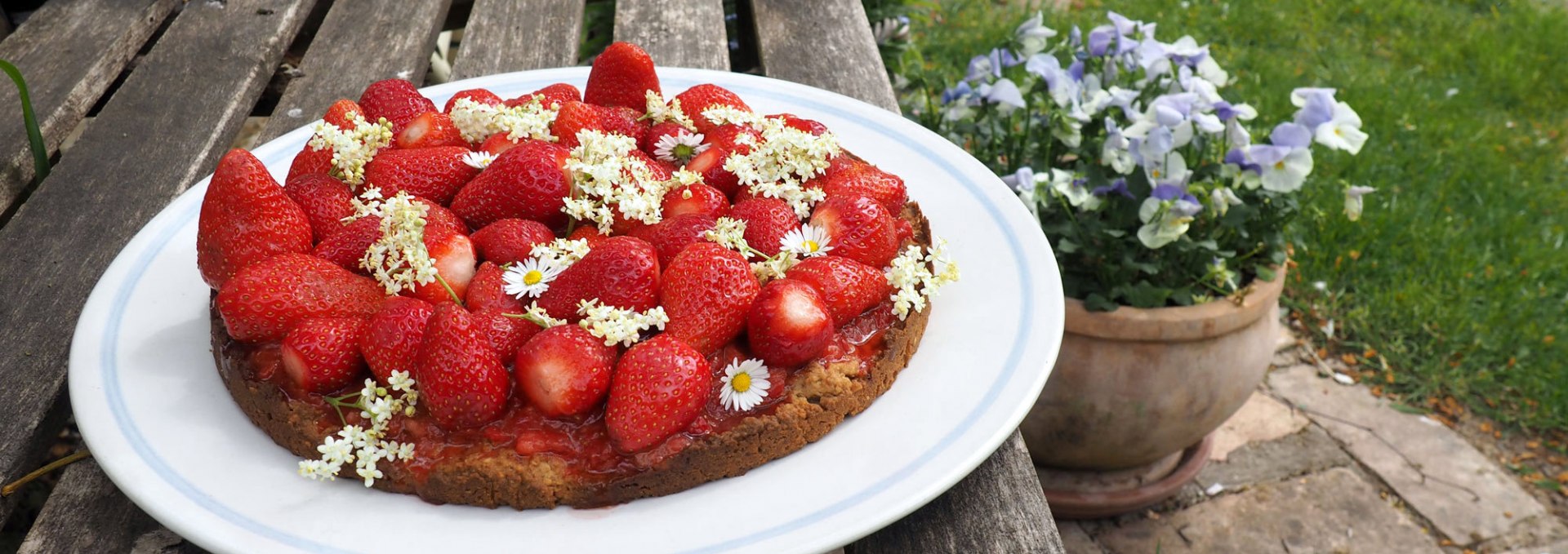 A delicious strawberry cake as a sweet greeting from the castle kitchen, © Annelie Maiwald