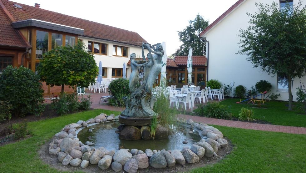 Restaurant and fountain, © Feriendorf an der Ostsee/Bley