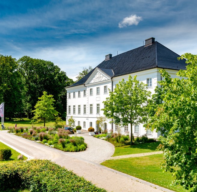 Exterior view of the manor house, © Schlossgut Gross Schwansee