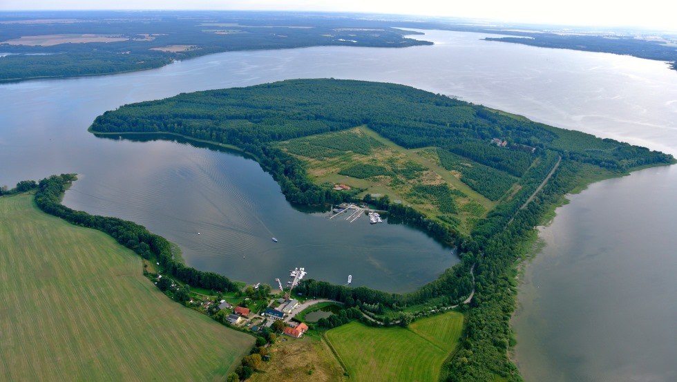 Aerial view of the fishing farm with cottages, © Fischerei und Räucherei Alt-Schwerin/Dietmar Bürth