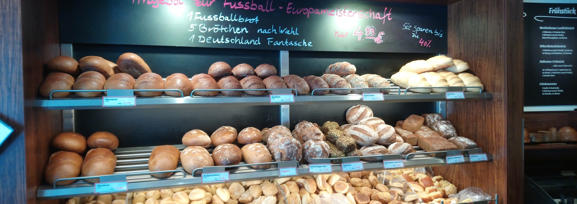 Variety of regional baked goods, © Jana Koch