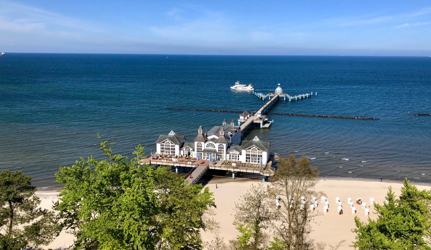 Directly at the Sellin pier, © arcona_Nico Offermann