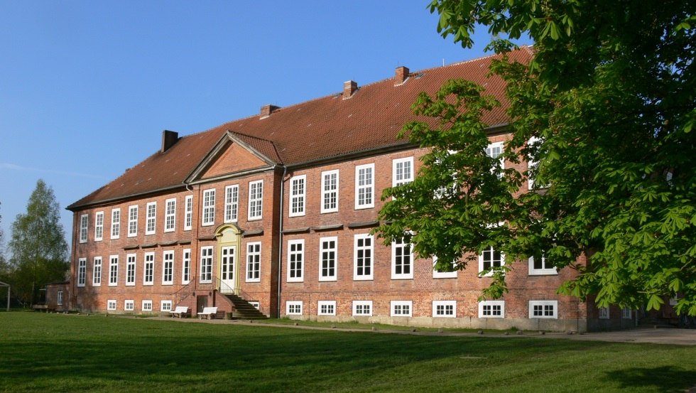 Dreilützow Castle is picturesquely embedded in a large English landscape park, © Schloss Dreilützow/Baerens