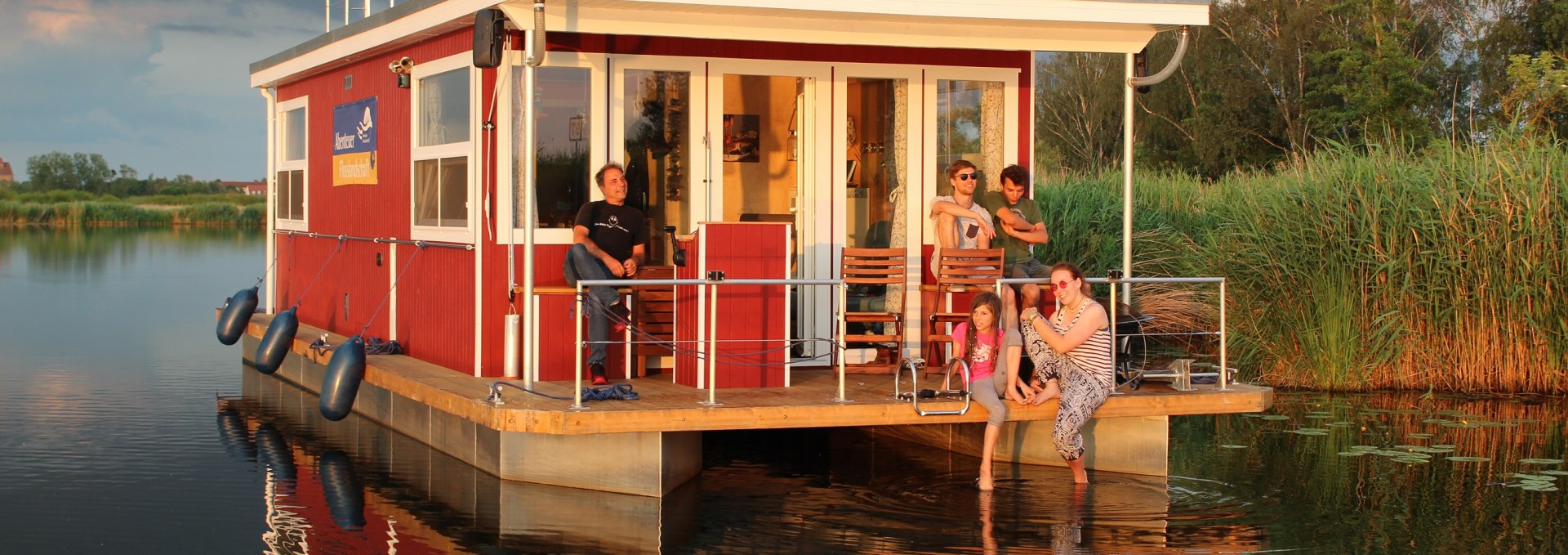 The comfortable houseboats from Abenteuer Flusslandschaft, which are equipped with solar panels, bow thrusters and heating, offer the finest in vacation enjoyment., © Abenteuer Flusslandschaft