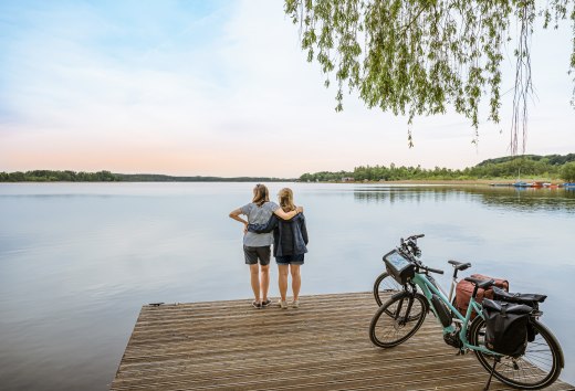 Cycling along the Berlin-Copenhagen long-distance cycle path by Lake Krakow