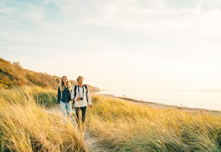 Hike along the cliffs of the Baltic seaside resort of Ahrenshoop, © TMV/Petermann