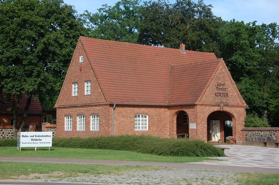 In the entrance area of the brick building there is a Körner relief., © Gabriele Skorupski