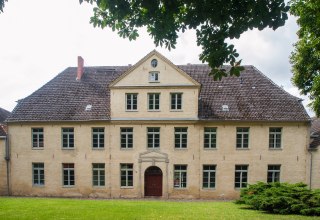 The main building photographed frontally., © Frank Burger