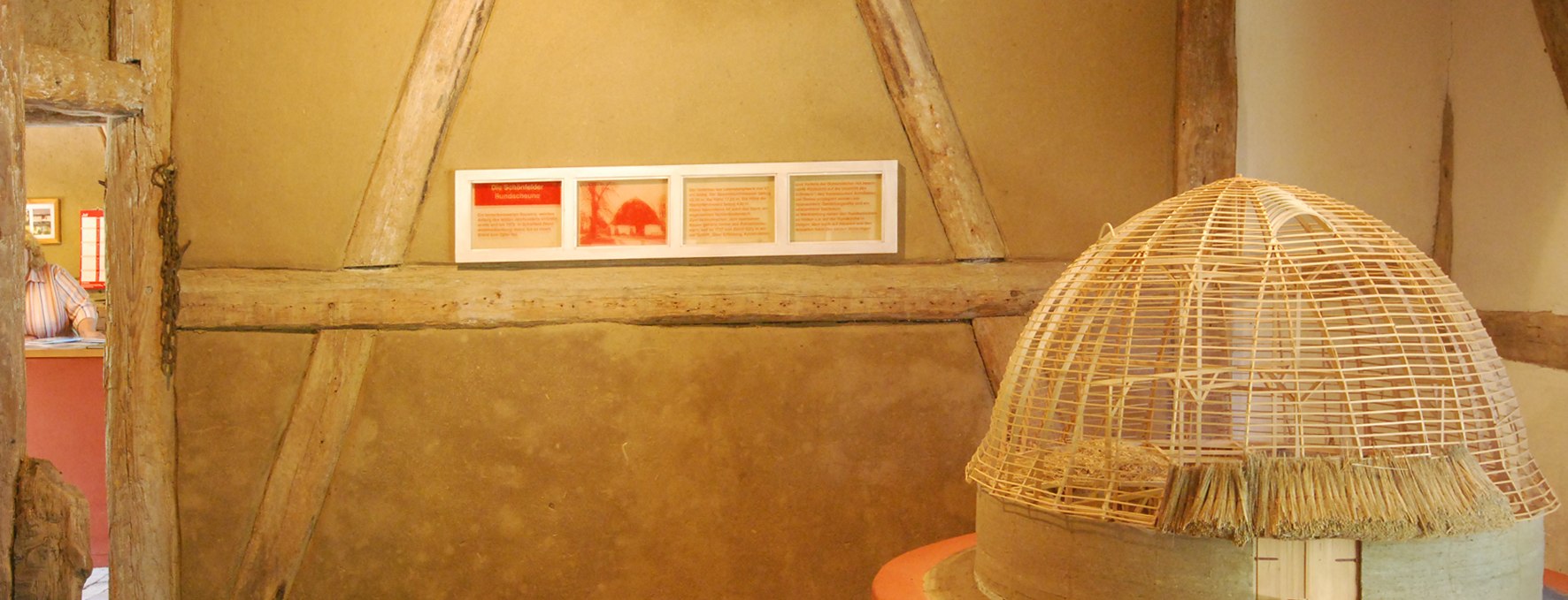 Model of a Mecklenburg round barn with rammed earth wallsfrom the permanent collection of the Lehmmseum Gnevsdorf, © FAL e.V.