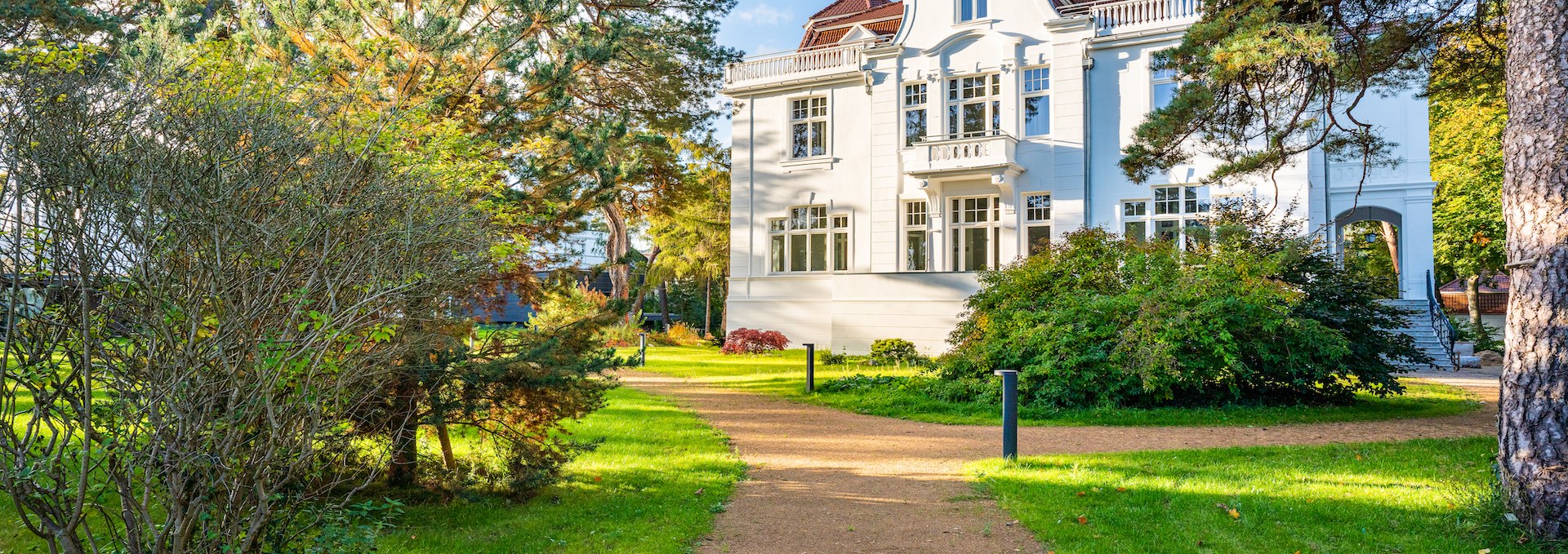 Historic villas with 7 designer accommodations directly on the Baltic Sea beach, © pineblue