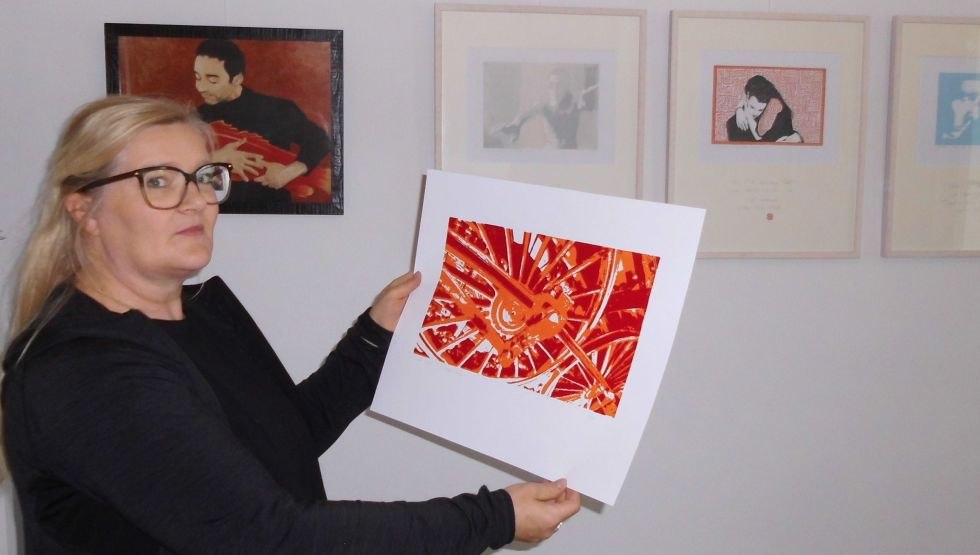 Marta Olejko with some of her works, © Simone Jürß