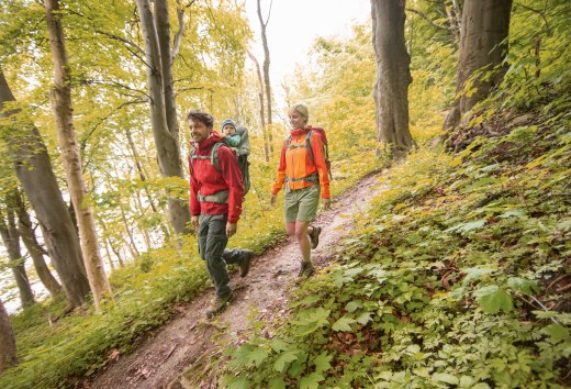 On a discovery tour with the family: the island of Rügen is increasingly becoming the destination of young and old hikers' dreams. A well-developed network of paths invites you to enjoy a variety of tours through the Jasmund National Park. Each route is an experience in itself and is also suitable for families with children.