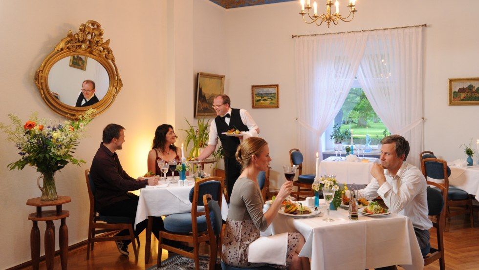 Enjoy regional specialties in the Blue Salon, © TMV/Foto@Andreas-Duerst.de