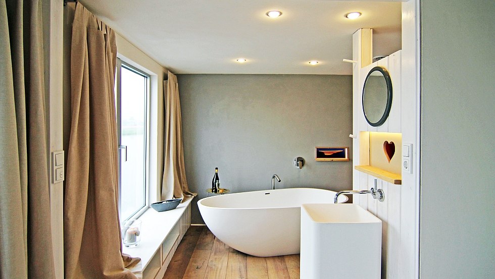 Bathtub with view, © Tilo Budinger