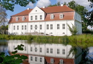 Exterior view hunting lodge Kotelow, © Jagdschloss Kotelow