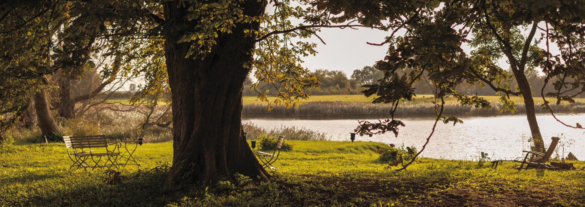 Relax right by the water in the Gut Üselitz estate park, © Gut Üselitz / Ulrike Meutzner