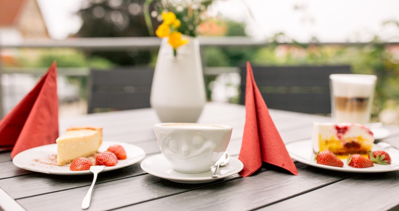 Terrace and lounge WeinDepot Malchow, © Mirko Hesnchler