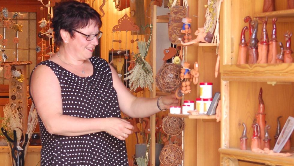 Mrs. Flint in the creative and craft barn Zarrentin, © Susanne Hofmeister