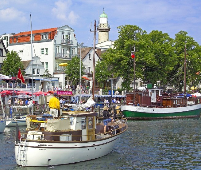 Maritime hustle and bustle at the Alter Strom, © René Legrand