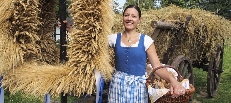 A traditional harvest crown ..., © Freilichtmuseum Klockenhagen