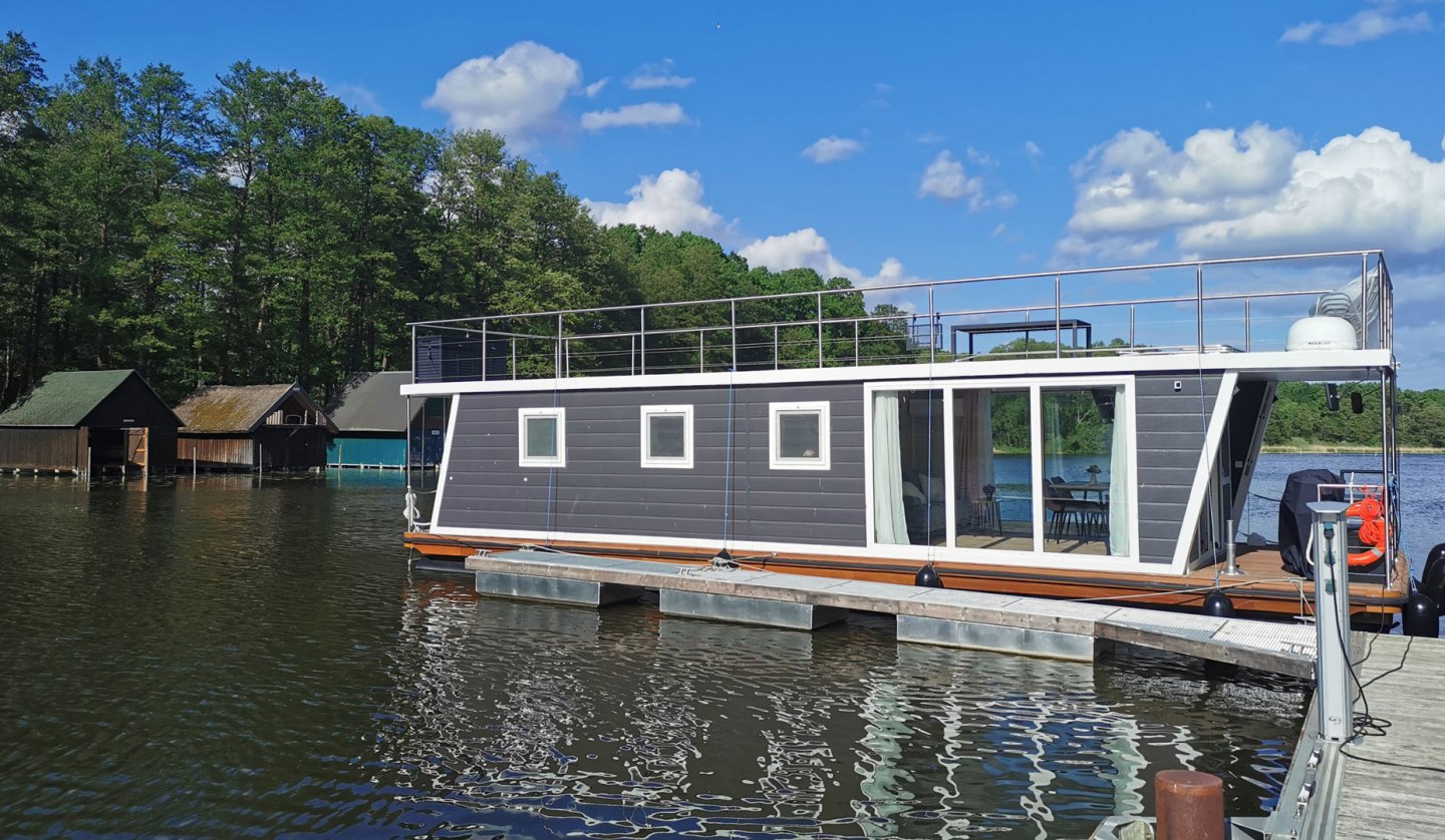 Luxury houseboat Lydia for 6 people, license-free, © Smobilia GmbH & Co. KG