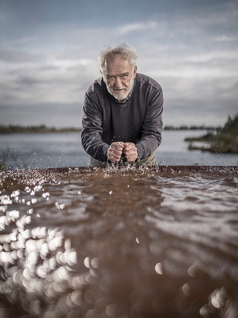 Interventions in natural conditions, such as cutting back the floodplain forests along the Elbe so that the water drains away more quickly during extreme floods, are highly questionable. Sustainable flood protection is different.
Dr. Erich Bäuerle, 76, graduate oceanographer and exhibition designer, Neu Darchau, Lower Saxony., © Gerhard Westrich