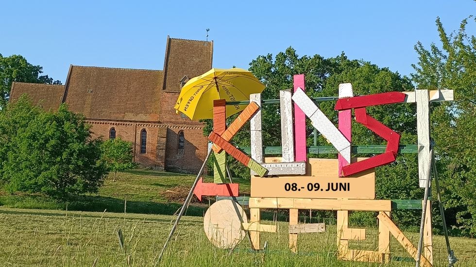 ArtOpen advertisement in front of the church in Kirch Mummendorf, © Andrea May