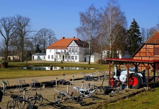 View of the listed Thünen-Museum-Tellow estate with Thünen-Pogge meeting place, manor house and gardener's house, © Ulrich Meyn