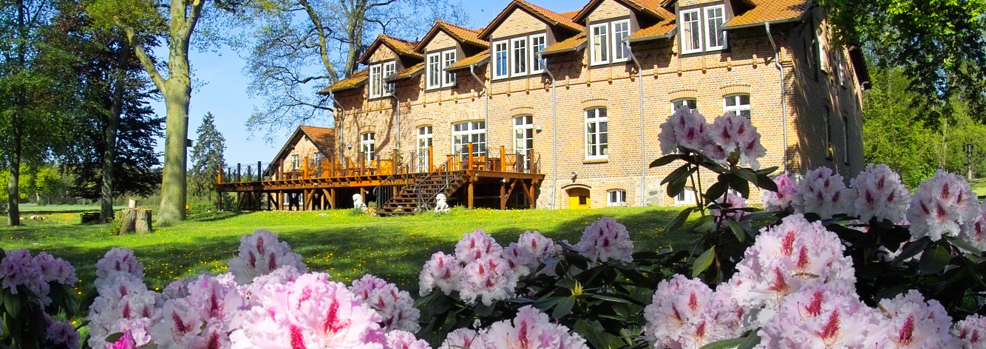 Settin manor house from the lake side, © Resort Gut Settin