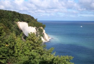 View of the surrounding chalk cliffs and the Baltic Sea, © Tourismuszentrale Rügen