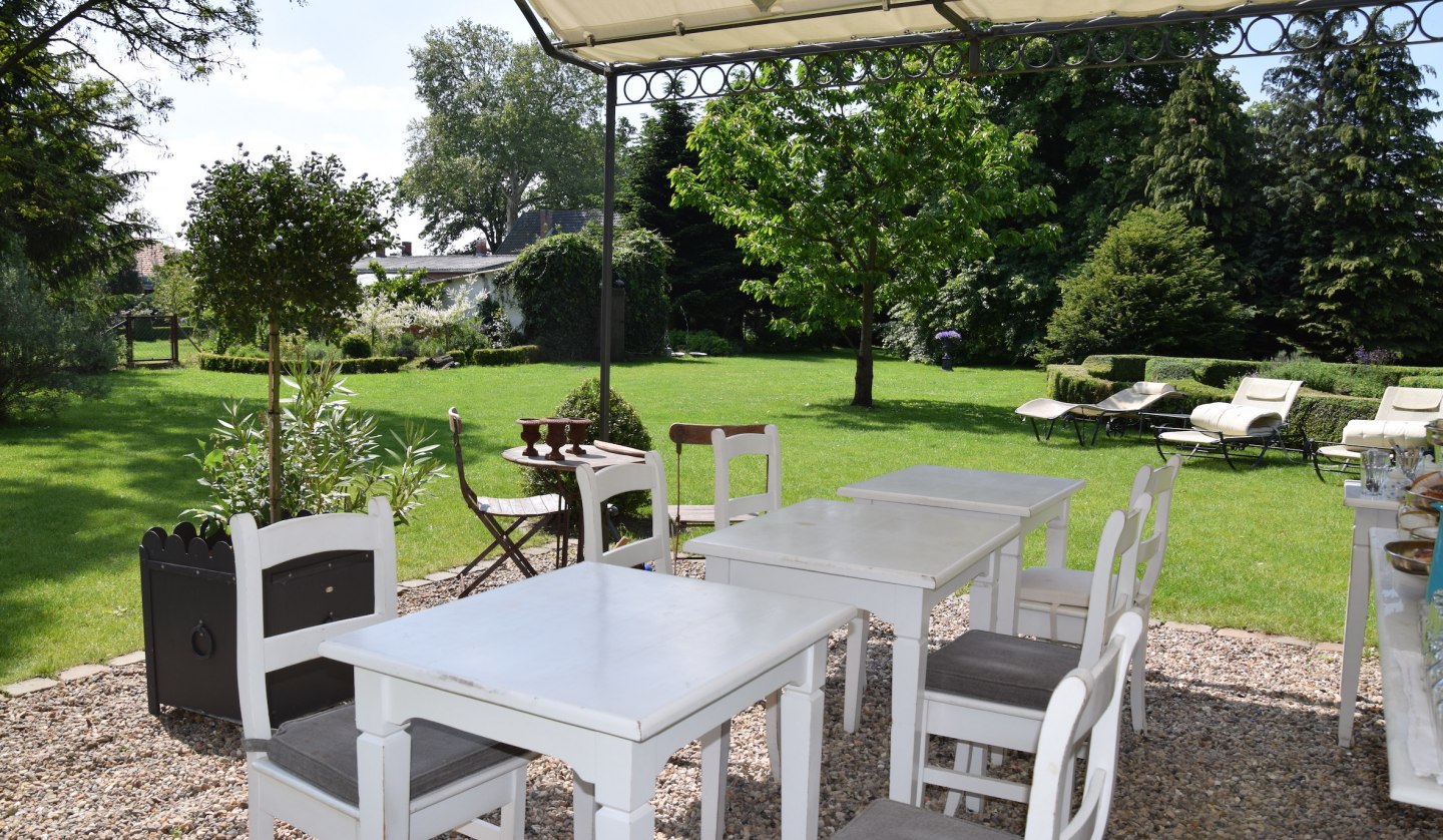 Enjoy a few pleasant hours on our terraces in the park., © Elisabeth Neufeld-Picciani