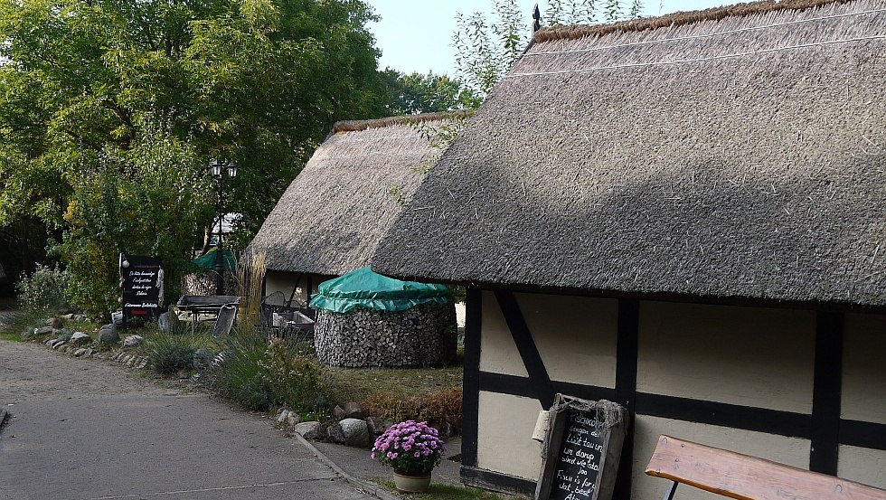 Fresh fish is still available in the salt huts today, e.g. as fish rolls, © Sven Fischer