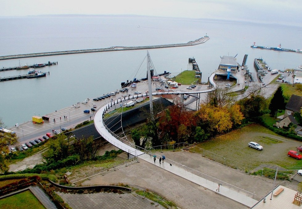 Pedestrian bridge to the city harbor from above, © Tourismuszentrale Rügen