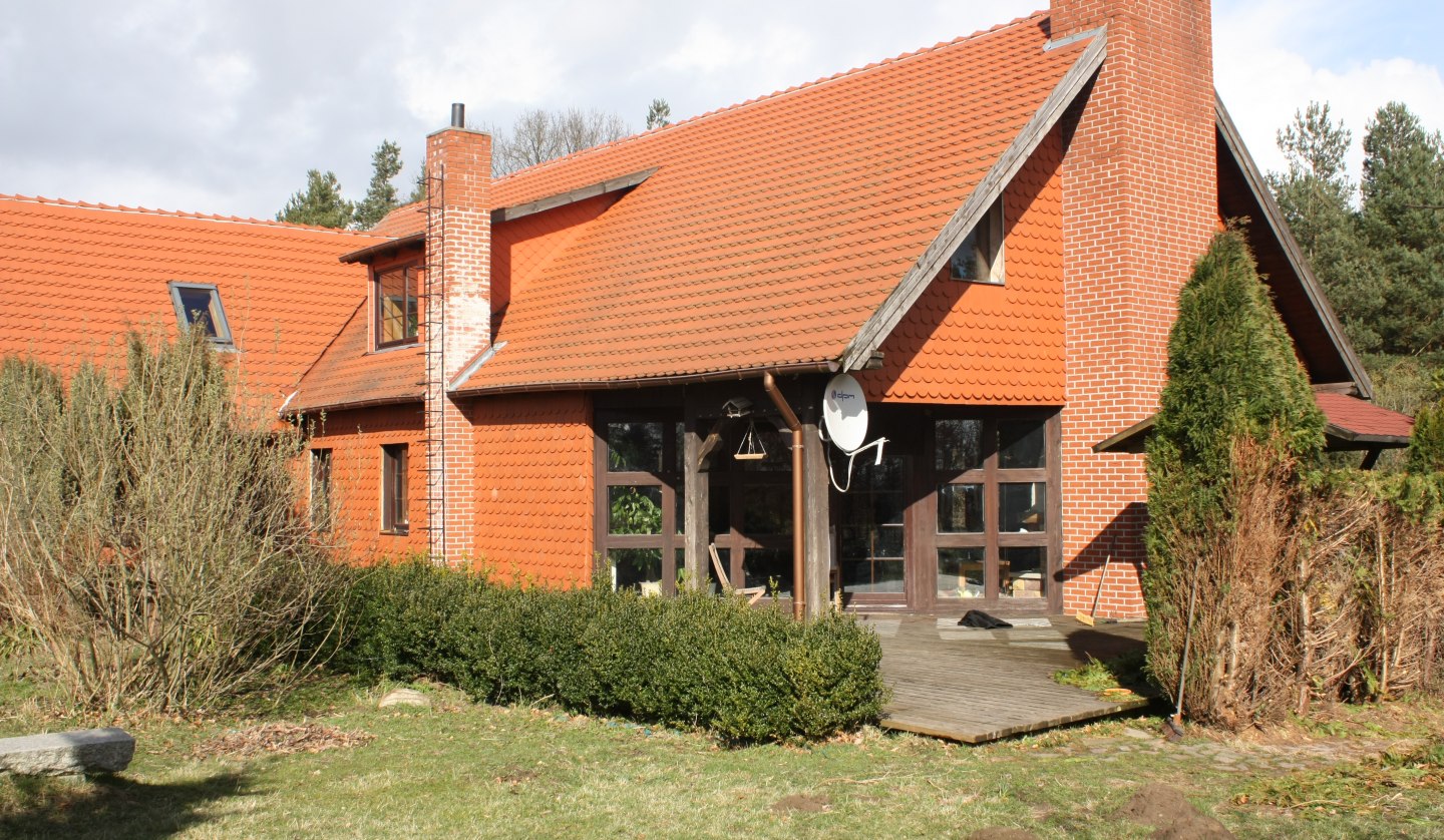 Exterior view of the country house, © van Eick