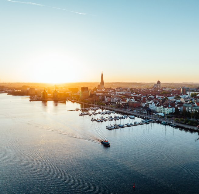 The Hanseatic and university city of Rostock is an exciting destination for autumn vacationers who like to enjoy culinary, © TMV/Gänsicke