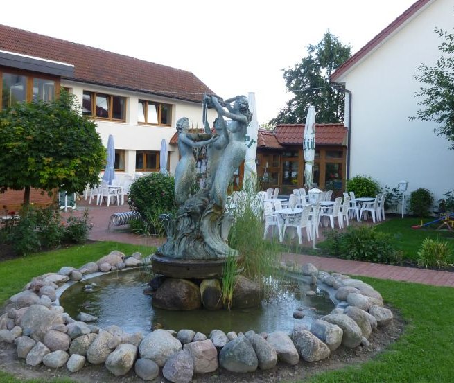 Restaurant and fountain, © Feriendorf an der Ostsee/Bley