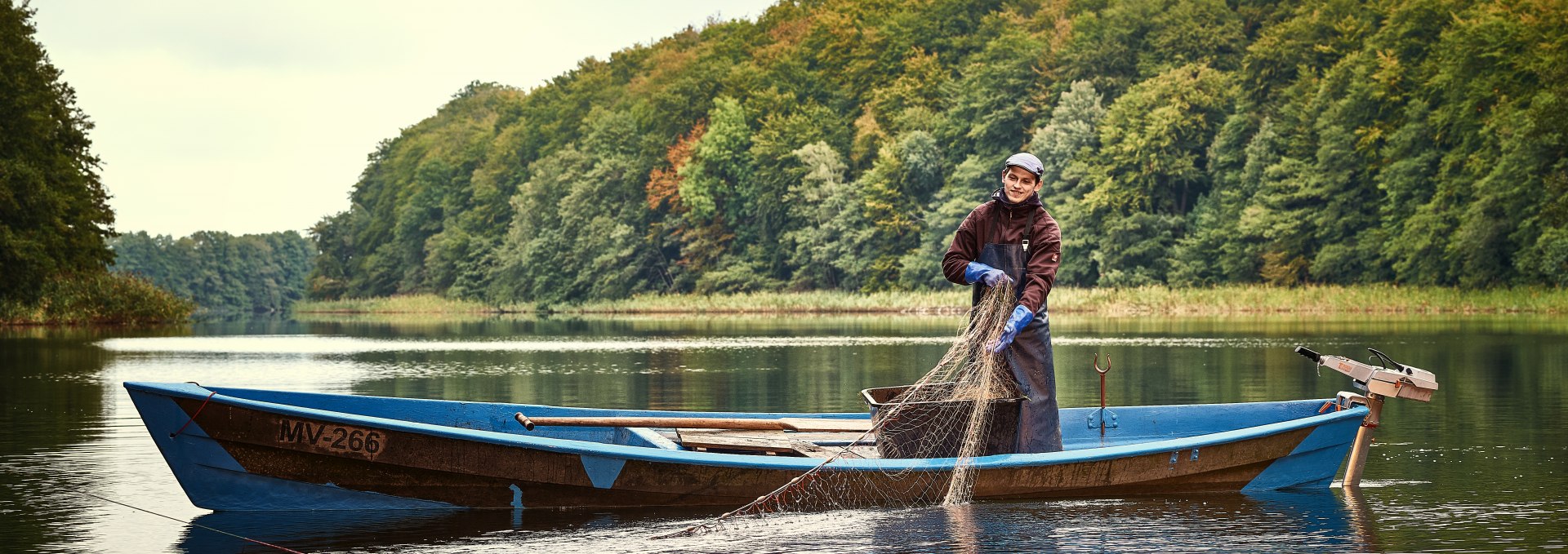 Fisherman in Mecklenburg lake district just pulls in his nets, © TMV/pocha.de