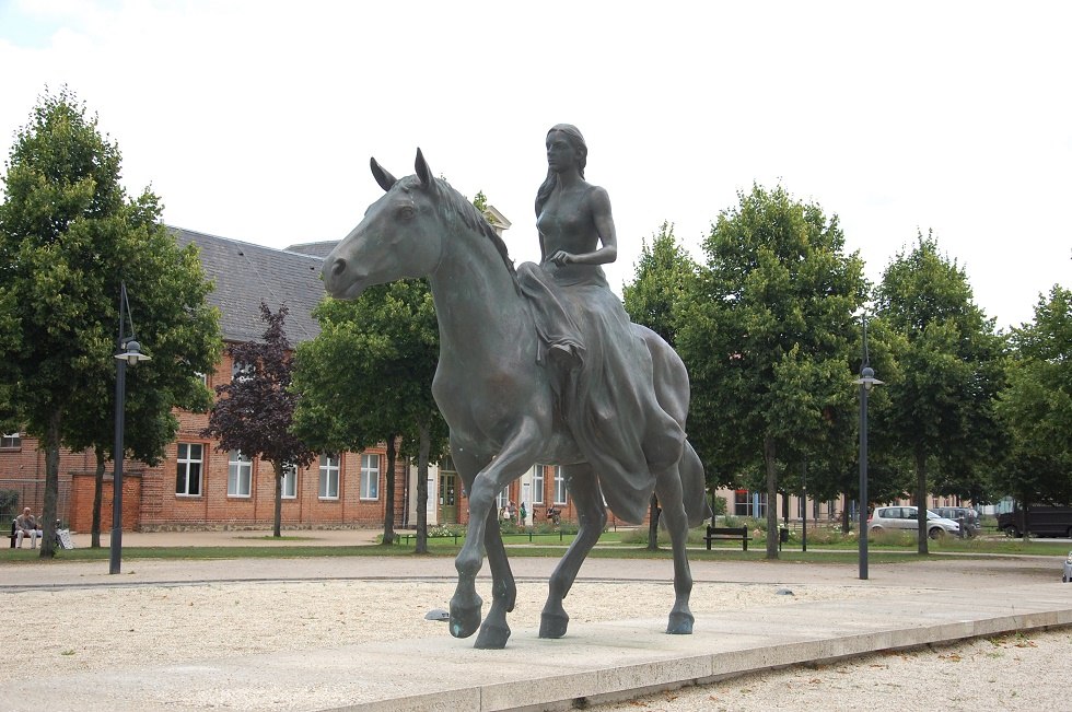 For several years now, the Riding Alexandrine has been decorating Alexandrine Square., © Gabriele Skorupski