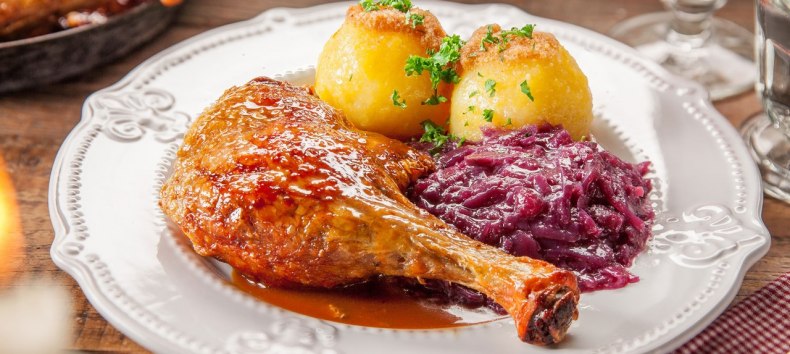 Delicious leg of duck with brown sauce, dumplings and red cabbage, © Karls Markt OHG