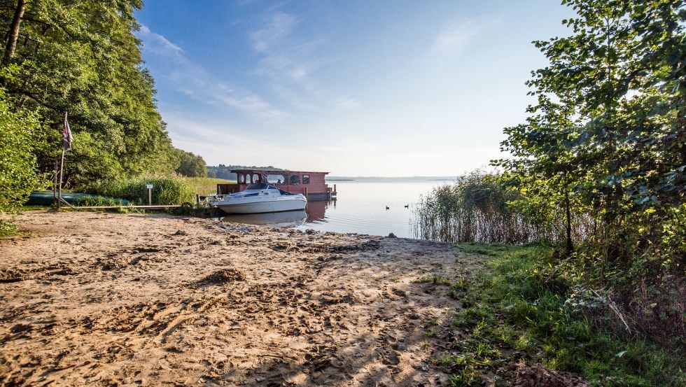 Anchoring with the raft directly on the beach, © TMV/Krauss