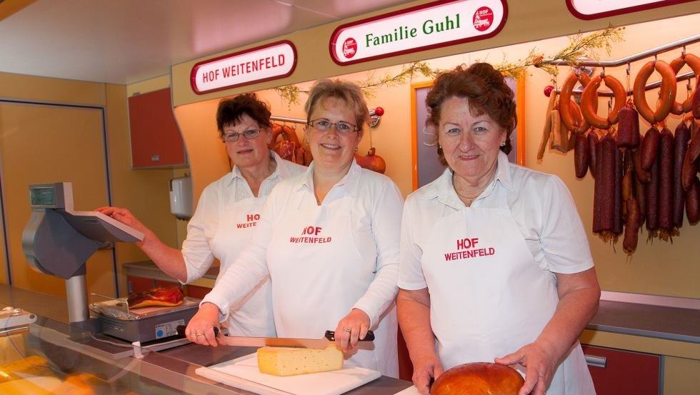 Our market cart offers a wide variety of regional specialties., © Archiv, Biosphärenreservatsamt Schaalsee-Elbe